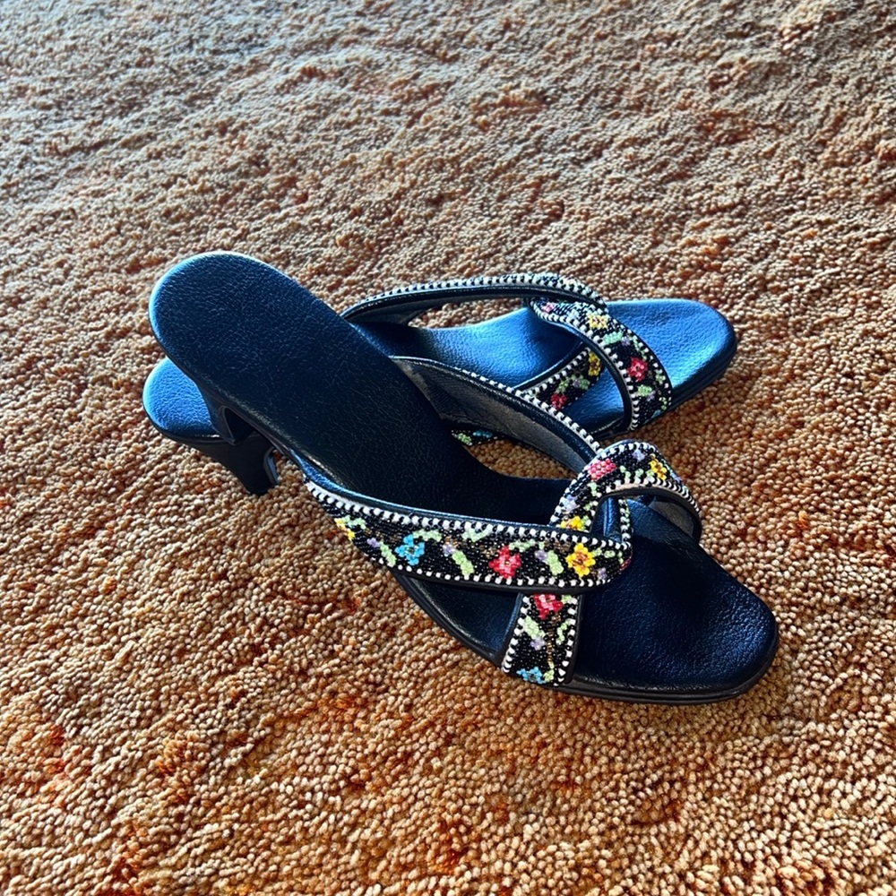 VINTAGE FLORAL BEADED SANDALS
